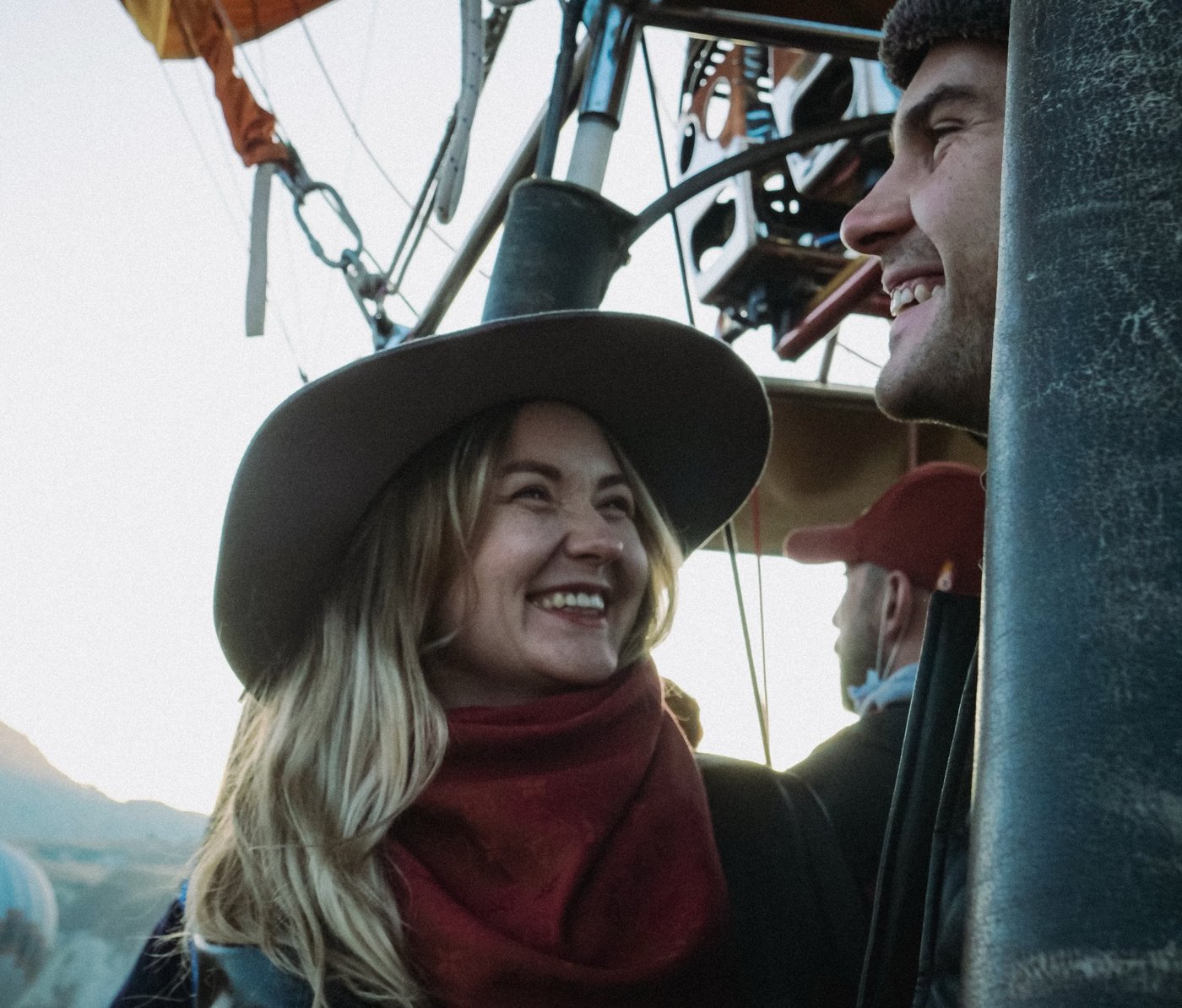Couple celebrating an anniversary on a PathFinder hot air balloon flight